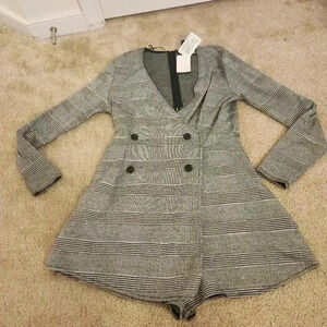 Divided NWT Womens Plaid Business Romper Long Sleeve V Neck Size S Black White
